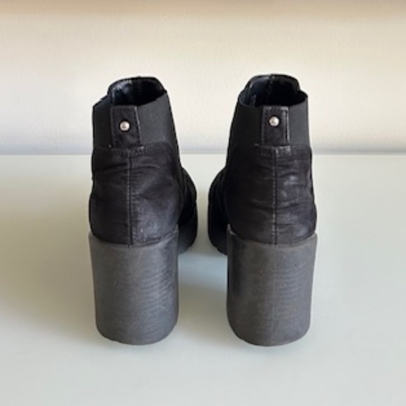 Topshop Black Suede Booties with chunky heal - size 37 - Picture 3 of 3
